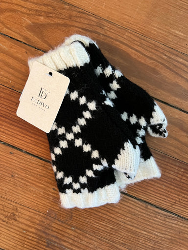 These are the softest gloves and come in colorful patterns trimmed in white! These gloves are fingerless leaving your fingers free for access. Buy a pair for yourself or make these a nice gift for others! They come in black, blue, mustard and olive.