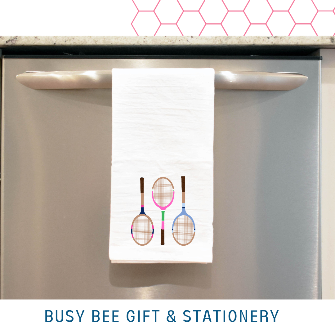 The Tennis Vintage Racquet Tea Towel combines classic style with everyday practicality. Made from 100% cotton huck weave, it offers exceptional absorbency and durability. Its sporty yet timeless design makes it a charming addition to your kitchen decor while being perfectly suited for daily use. Practical and playful, this towel is ideal for drying dishes or adding a touch of vintage flair to your home.

Details:

100% cotton huck towel
Size: 17″ x 22″
1″ wide end hem and 1/4″ side hem
Absorbent and lint-fr