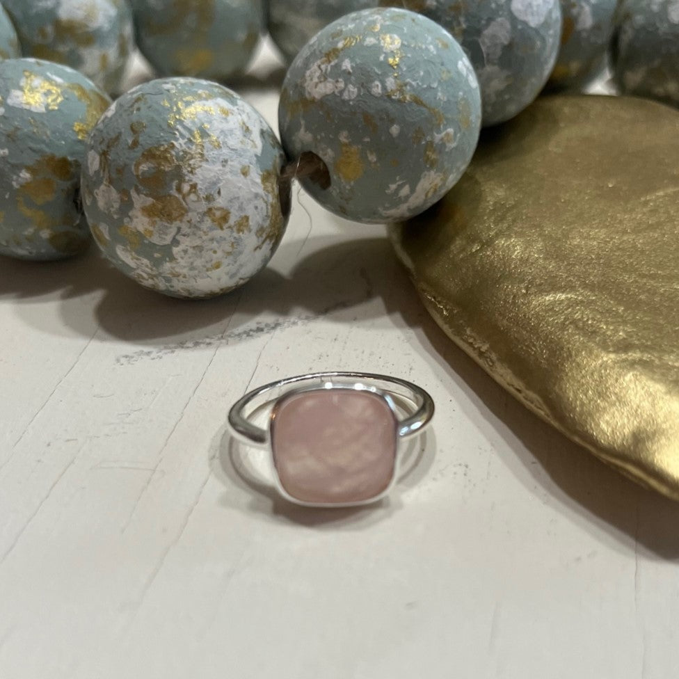 <p>Embrace modern elegance with the AlaMode Rose Quartz Ring. The beautiful rose quartz stone, encased in silver trim, adds a touch of sophistication to any outfit. Whether it's for everyday wear or a special occasion, this ring is perfect.</p> <p>Details:&nbsp;</p> <ul> <li>made with rose quartz</li> <li>silver&nbsp;or gold plated&nbsp;<br></li> <li>hypo-allergenic, nickel/lead free&nbsp;</li> <li>anti-tarnish coated</li> </ul>
