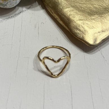 <p>Treat your loved one to the precious Amore Heart Ring! This sweetheart ring is the perfect gift for Valentine's Day or to show your special person just how much they mean to you.</p> <p>Details:&nbsp;</p> <ul> <li>silver&nbsp;or gold plated&nbsp;<br></li> <li>hypo-allergenic, nickel/lead free&nbsp;</li> <li>anti-tarnish coated</li> </ul>
