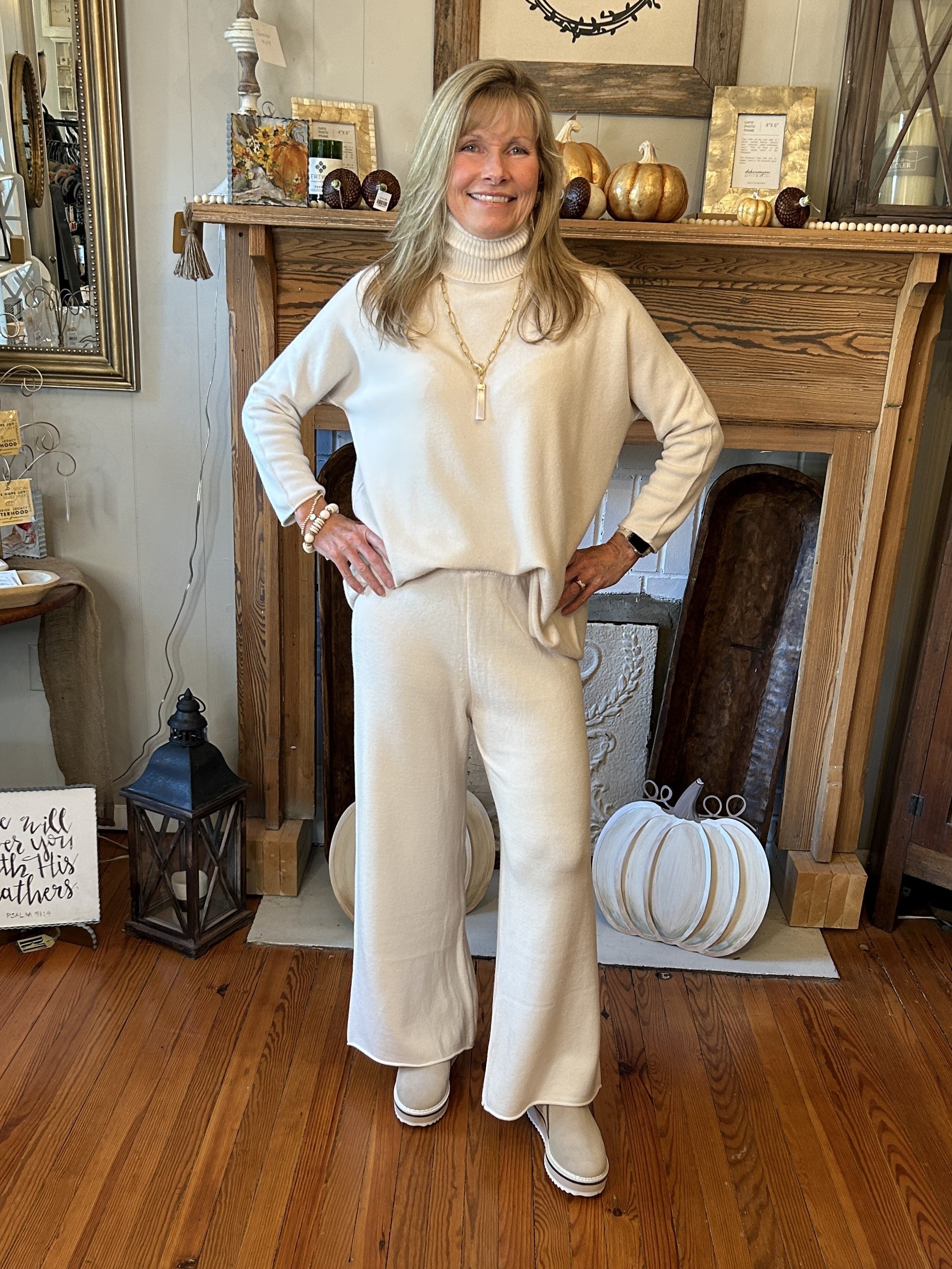 These oh-so comfortable pants come with an elastic waist and wide pant hem. They are soft with a sweater feel. They can be perfectly paired with any of our Cobblestone tops. Additionally, these pants will coordinate well with so many tops!  Details:  One size fits most 52% Viscose / 26% Polyester / 22% Polymide Hand wash, lay flat or hang to dry Made in Italy