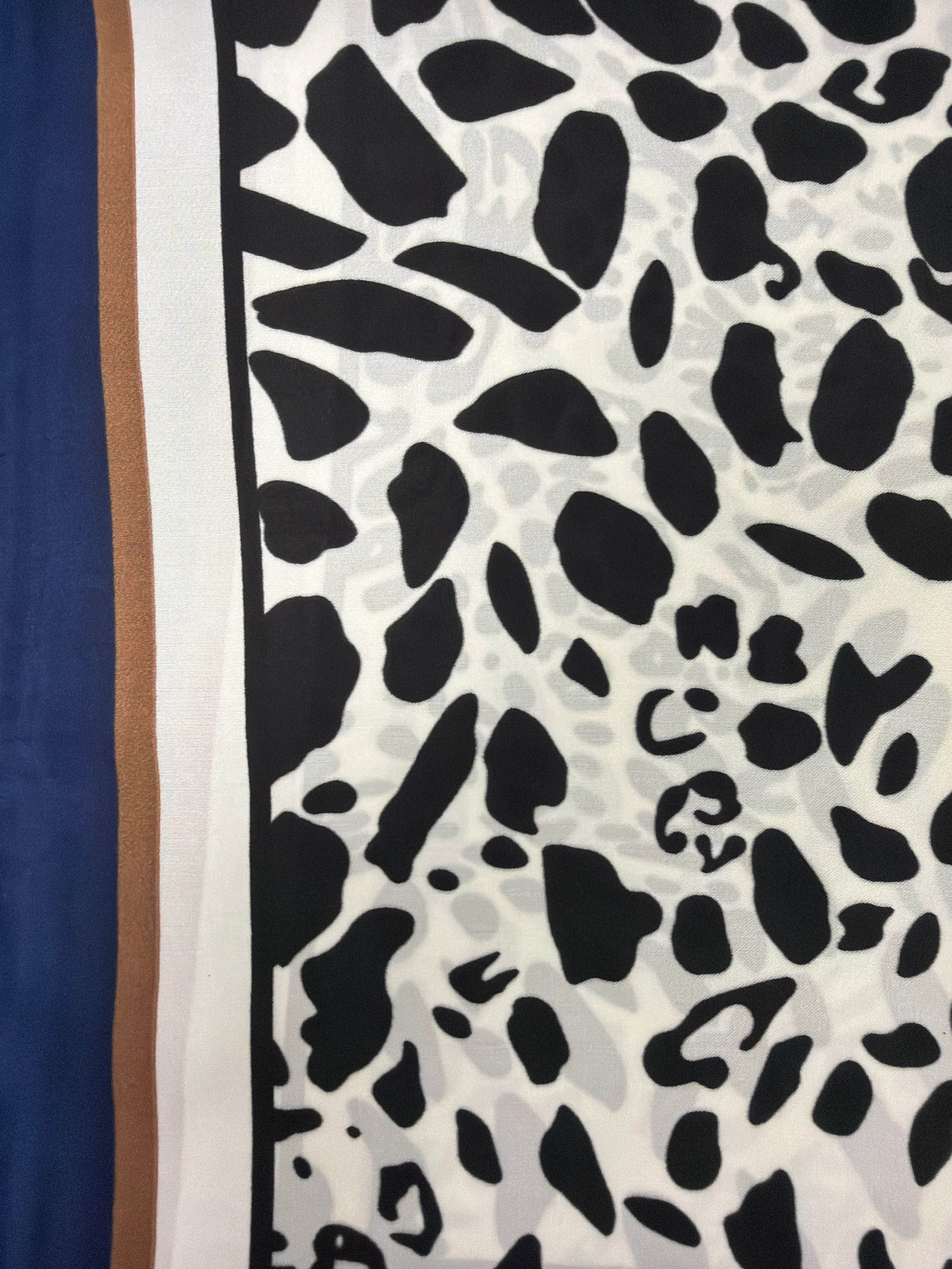 Square Scarves are such a versatile and stylish accessory! We love these options in a great variety of prints, patterns and colors.&nbsp;


You can wear a square scarf as a headband, neckerchief (classic knot or draped), wrist wrap, or even tied to a handbag handle.