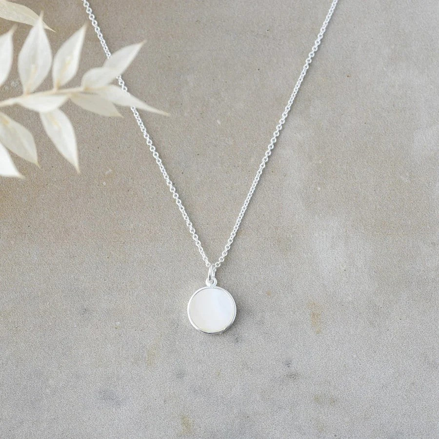 Alluring Necklace w/ Round Mother of Pearl Pendant
