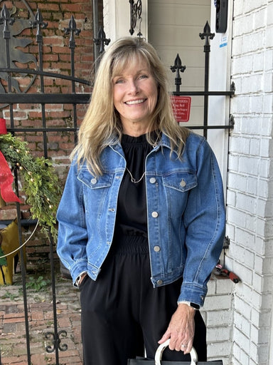 Meet your new go-to layer. This Risen Balloon Sleeve Denim Jacket combines timeless style with modern flair, featuring on-trend balloon sleeves and a versatile medium wash that pairs with virtually anything in your closet. Whether you're dressing down jeans and a tee or elevating a dress for dinner out, this comfortable jacket adapts to your lifestyle. Built to last, it's the essential piece every wardrobe needs—one you'll wear again and again.

Material: 93% Cotton / 6% Polyester / 1% Spandex

Care Instruc