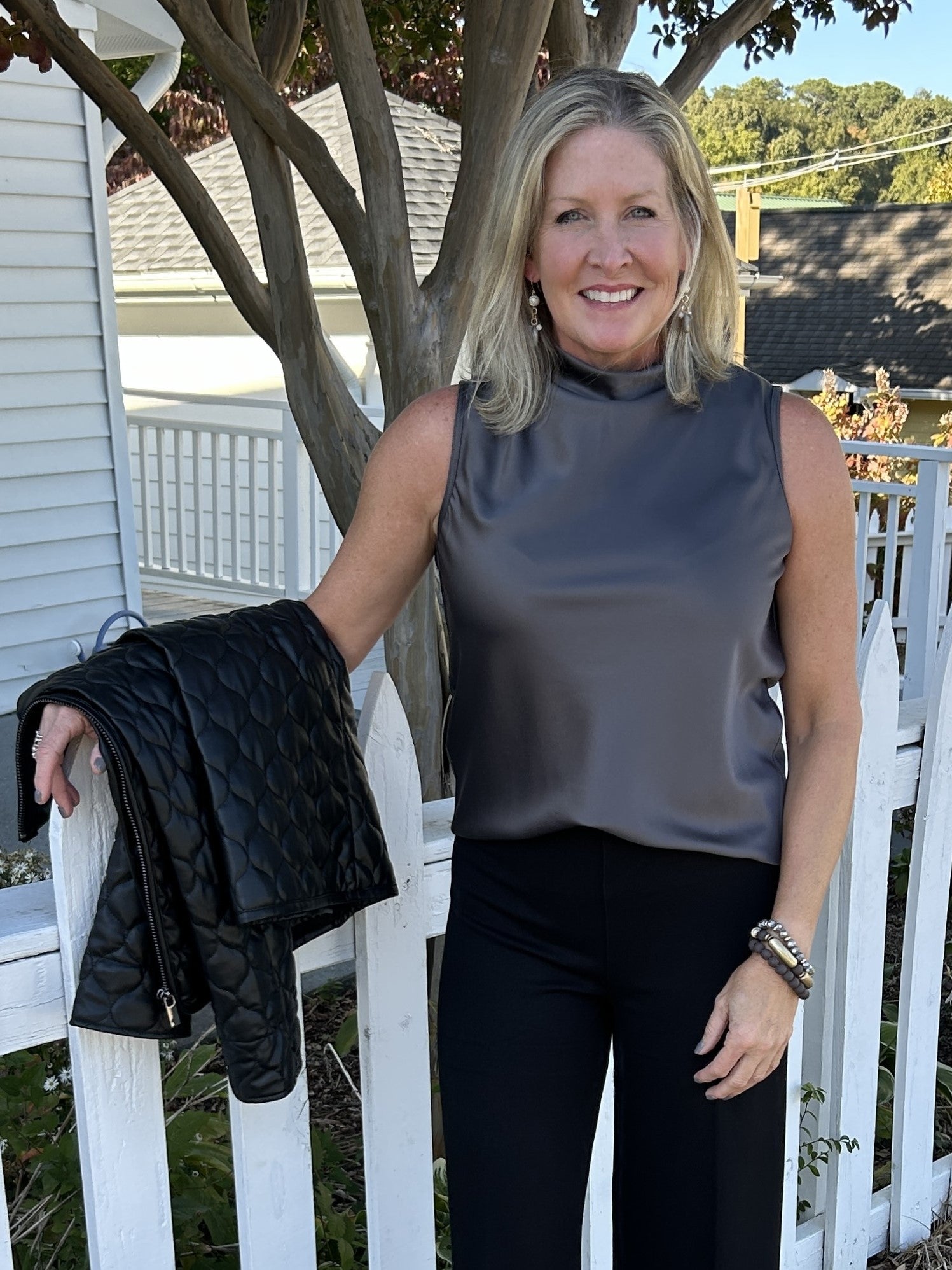 This stunning Justine Draped Mock Neck Shell Top in a beautiful Gray Ash color is the perfect addition to any wardrobe. With its silky feel and sleeveless design, it's both comfortable and dressy. The draped neck adds an elegant touch, making this top a must-have.

Material: 100% Polyester


Care Instructions: Machine wash cold, line dry