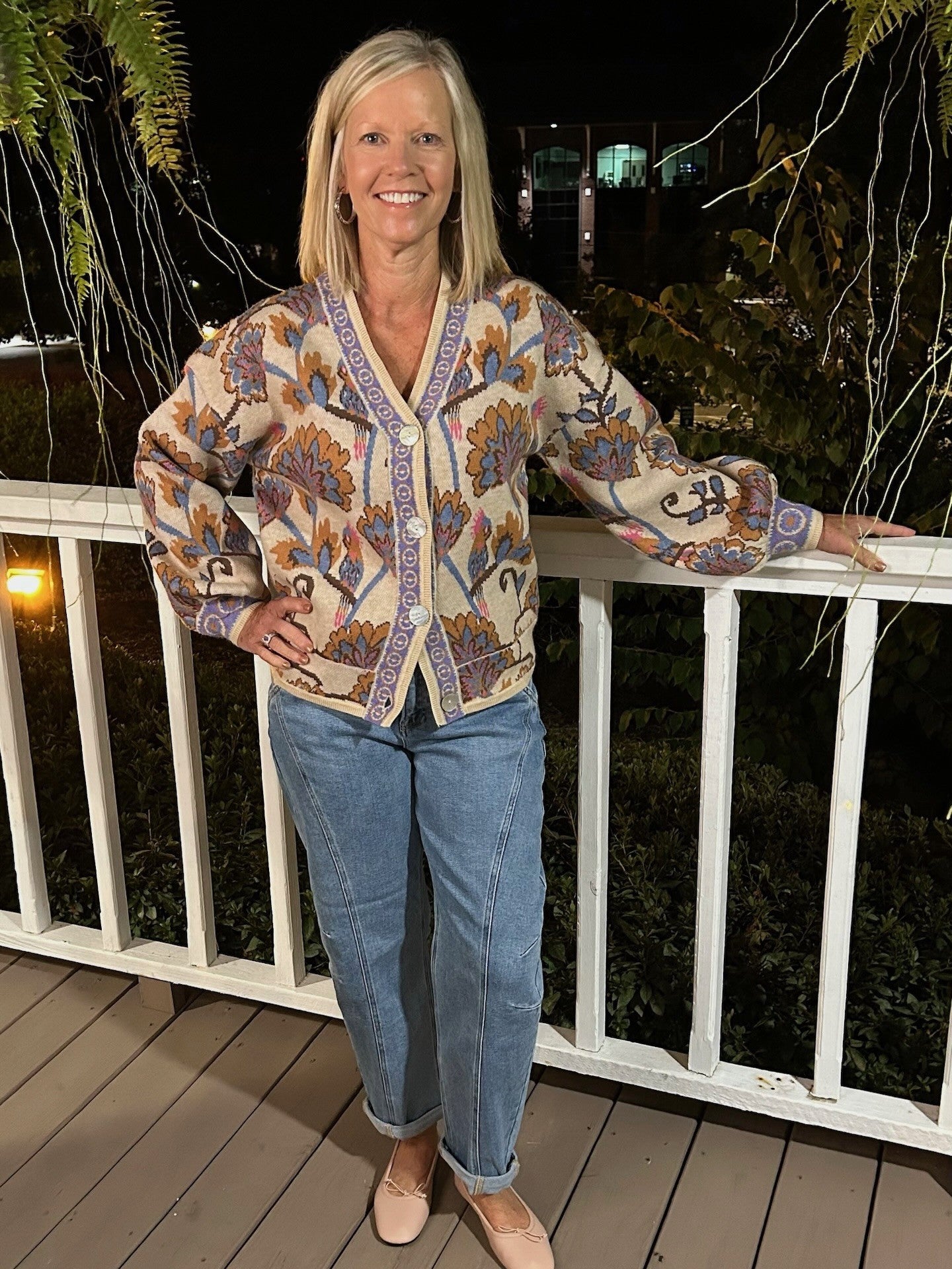 These Risen Mid Rise Fit Crop Barrel Jeans in medium denim offer a flattering slight barrel silhouette that adds a modern twist to your casual wardrobe. Designed for comfort, their cropped length and soft fabric make them perfect for all-day wear. Front stitch detailing enhances the style with subtle, eye-catching accents.

Material: 93% Cotton / 5% Polyester / 2% Spandex

Care Instructions: Machine wash cold, hang to dry