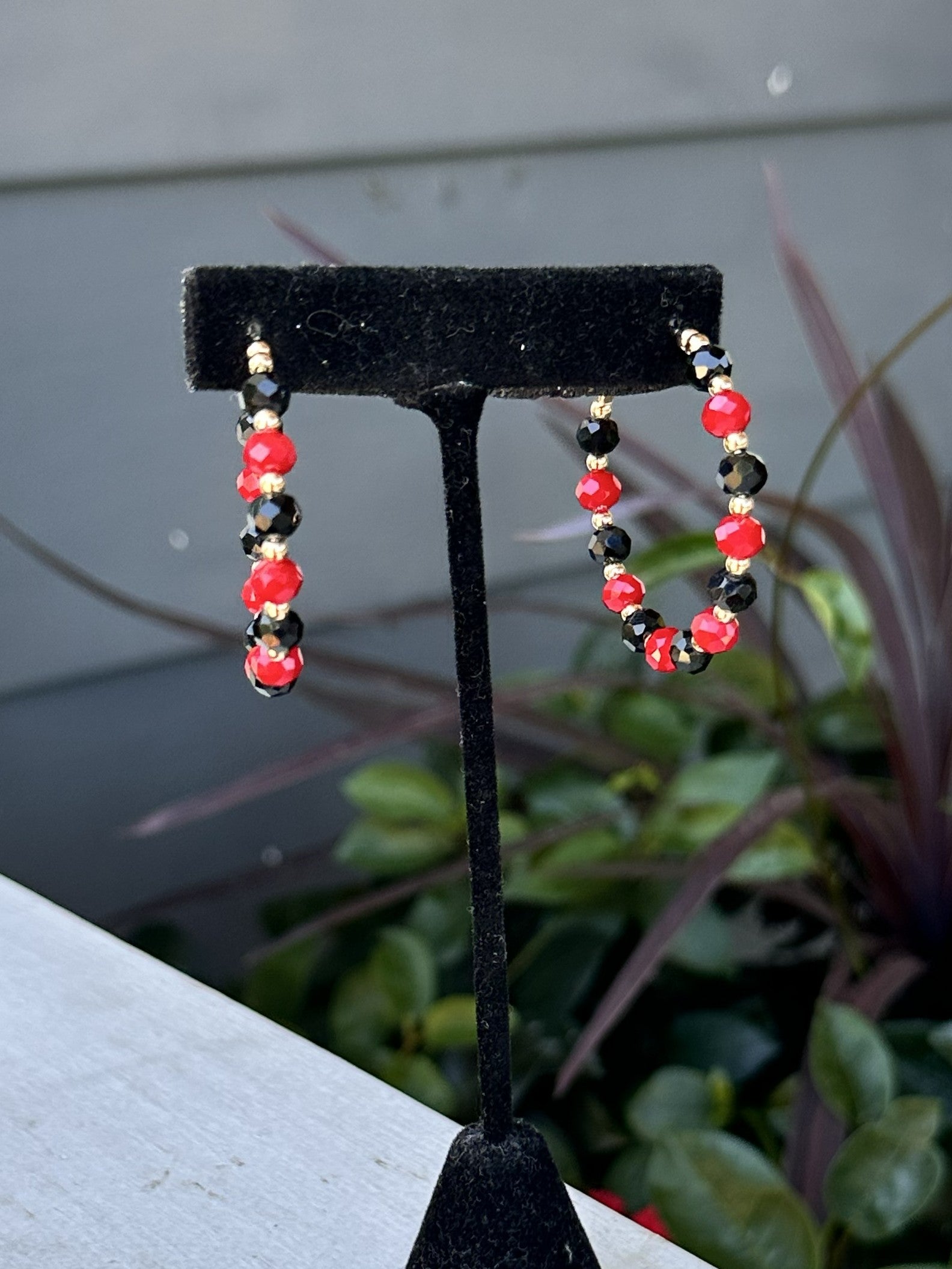 Show off your team spirit with our Game Day Hoop Earrings! Perfect for any collegiate event, these fun earrings are a must-have for any fan. Beautiful faceted black and red beads alternated with small gold beads. So pretty! Join in on the fun and show your true colors with our Game Day Hoop Earrings!