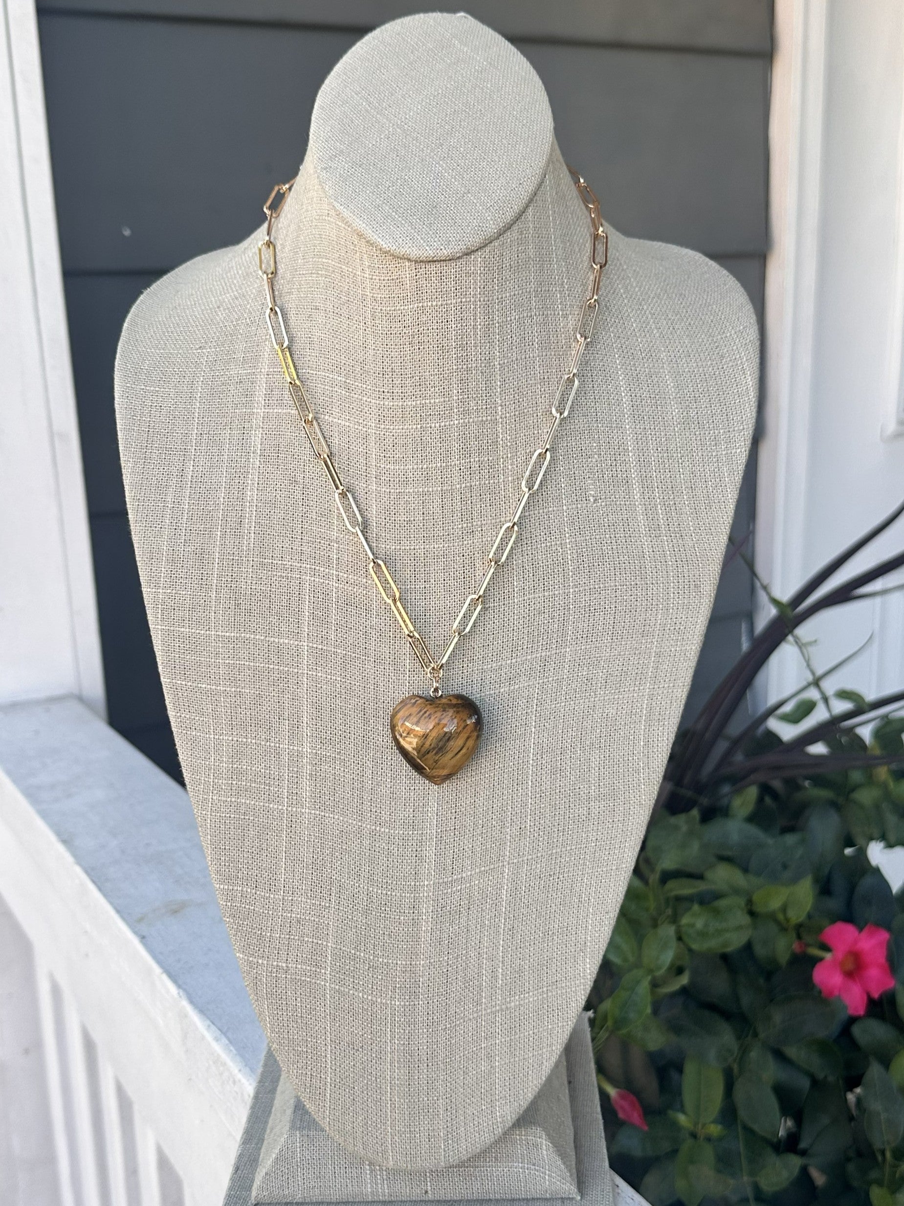 Oval Chain Necklace w/ Brown Heart Pendant