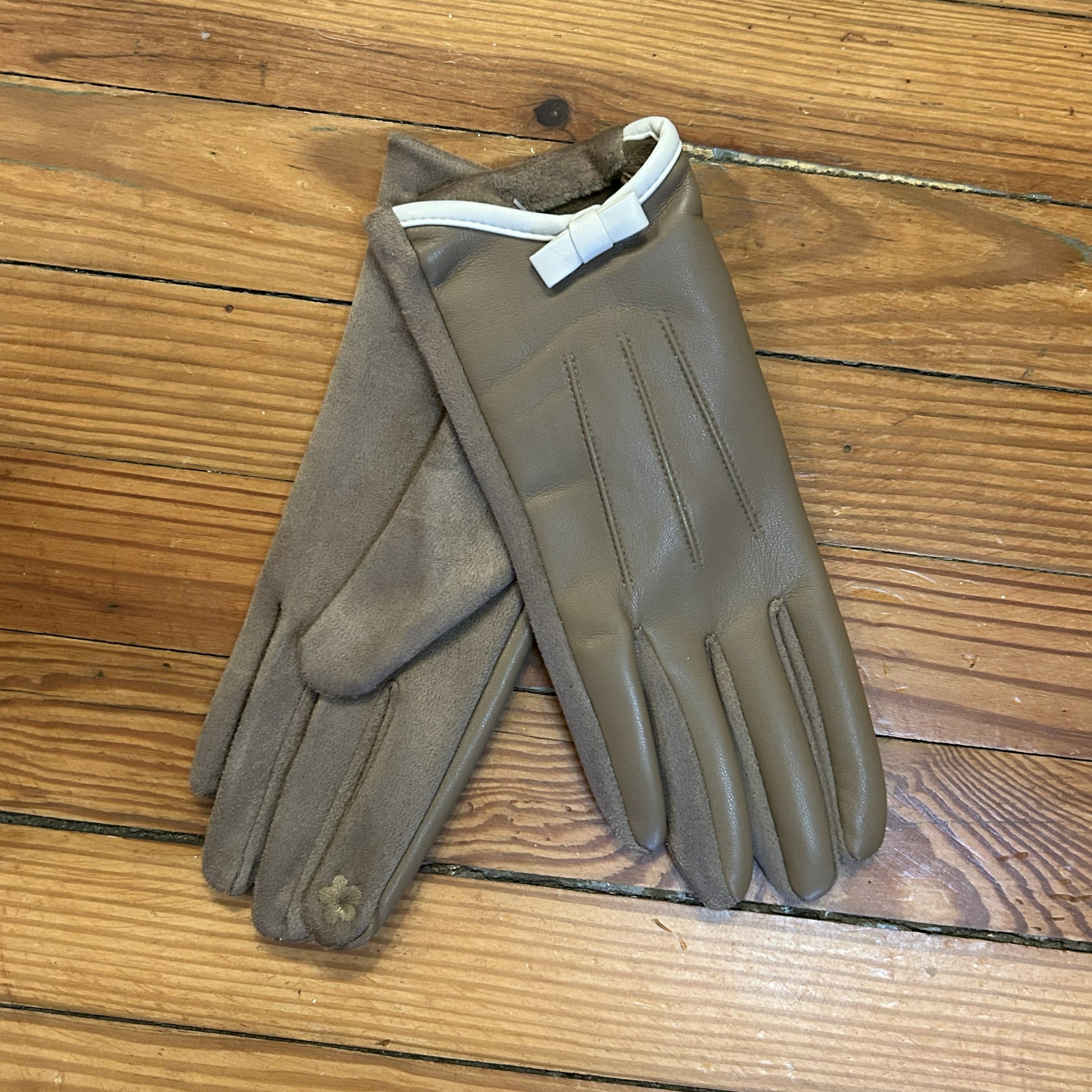 Faux Leather Gloves with Touch Screen Functionality - PP
