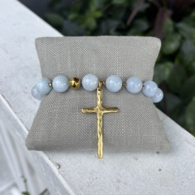 Cross bracelets are just right for any occasion! You will love this stretch cross bracelet with the unique thin cross. It makes a great gift and is the perfect staple to pull from!