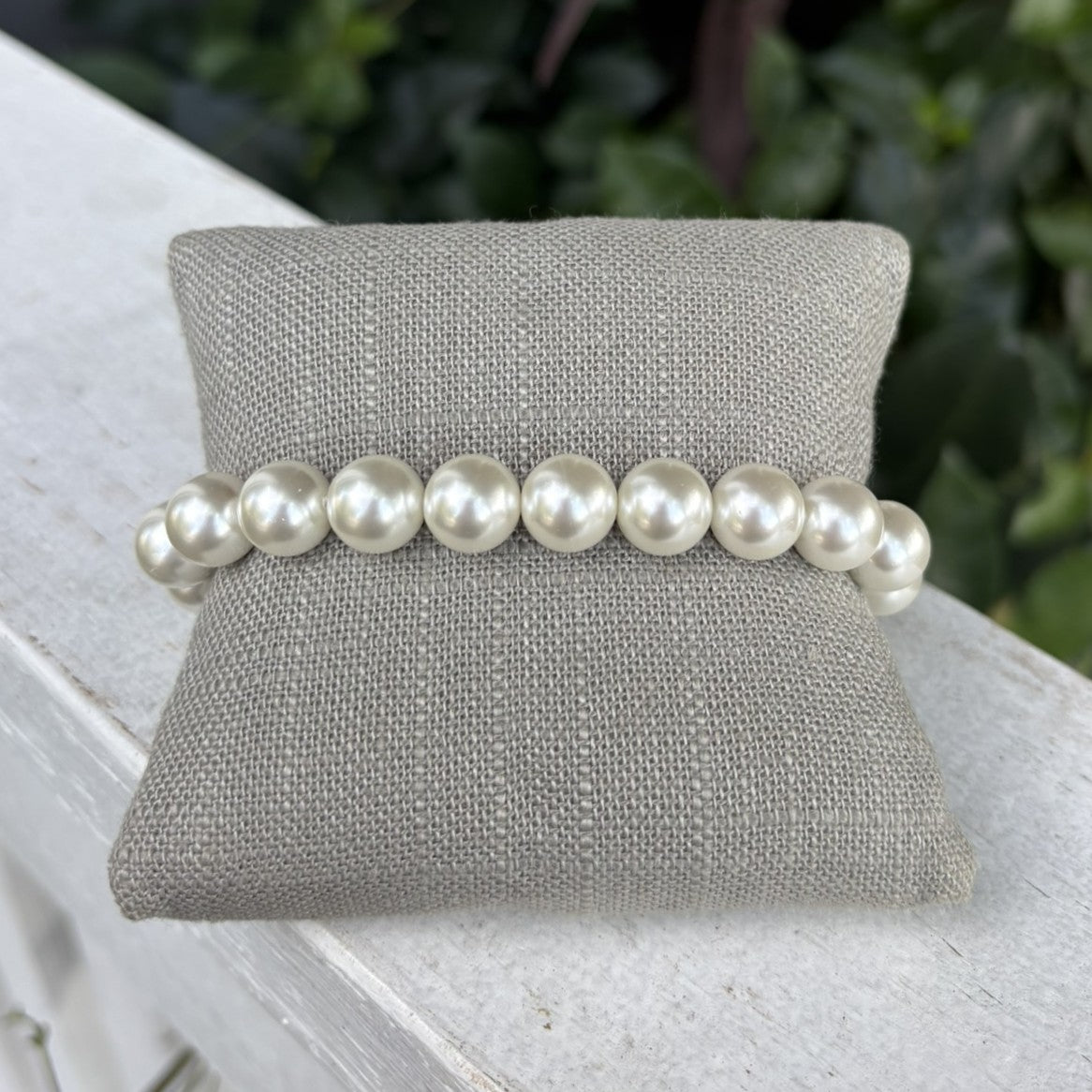 Elegant pearls strung together in a timeless design that complements any wardrobe. The large lobster claw clasp ensures effortless fastening and secure wear. A versatile piece that transitions seamlessly from casual to formal occasions, this bracelet is a wardrobe essential for those who appreciate classic jewelry.