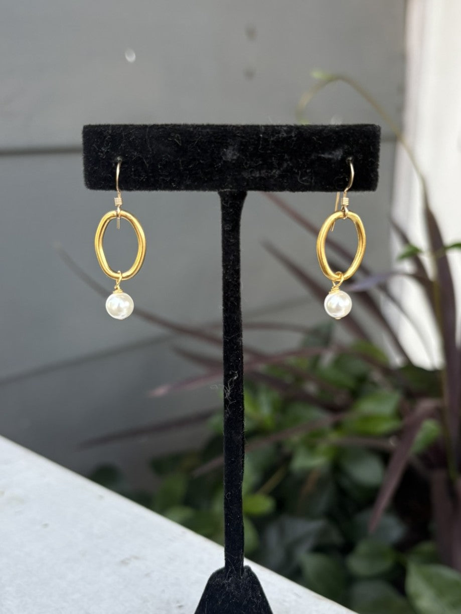 Add a touch of elegance to any outfit with our beautiful Hammered Oval Shaped Earrings w/ Pearl Drop. These versatile earrings are perfect for both dressy and casual occasions, making them a must-have in your jewelry collection. The unique hammered design adds a touch of texture and style!

The oval shape is approximately 3/8" x 5/8" in size.