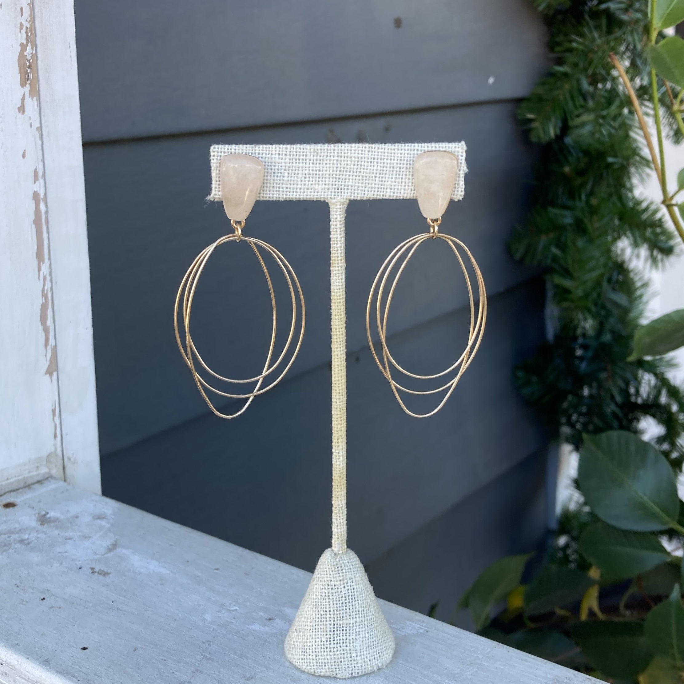 Add a captivating touch of glamour to your look with these Stone and Triple Wire Earrings. Crafted with a stunning stone top and three different sized gold wire hoops, these earrings are sure to make a statement! 