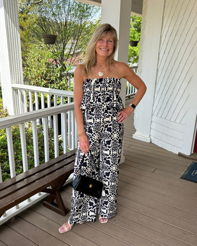 Timeless denim style with modern versatility. This sleeveless wisteria dress features a crisp light wash, flattering V-neck with collar detail, and a practical front chest pocket. The relaxed fit is so comfortable. Throw it on over a long-sleeve shirt for layered warmth or wear it bare-shouldered when temperatures climb. Whether you're pairing it with canvas sneakers for weekend errands or strappy sandals, this dress delivers effortless, go-anywhere appeal.

Tara is wearing a size Small.

Material: 100% Ten