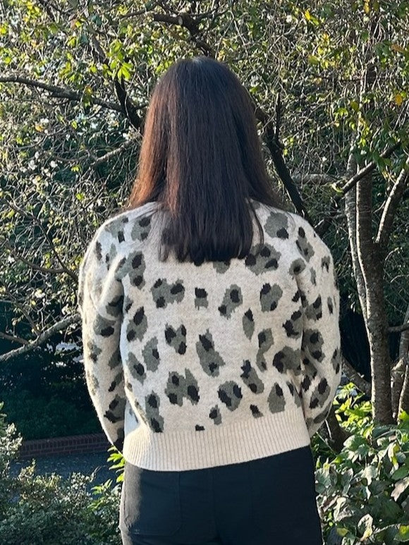 Leopard Print Jacquard Sweater Cardigan w/ Front Bow Details