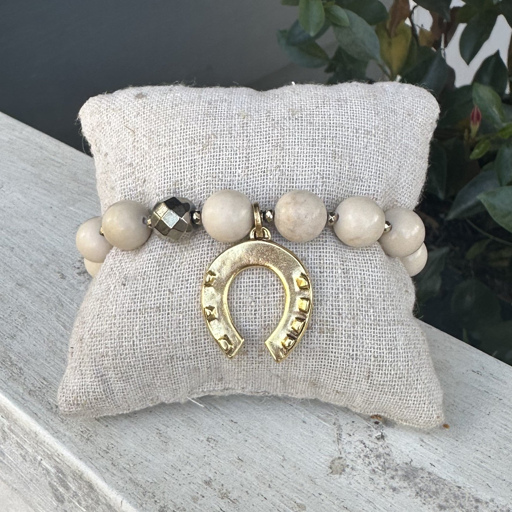 This beaded stretch bracelet features a stunning horseshoe pendant, adding a touch of luck and style to your everyday look. The stretch design ensures a comfortable and secure fit, making it easy to wear wherever you go.