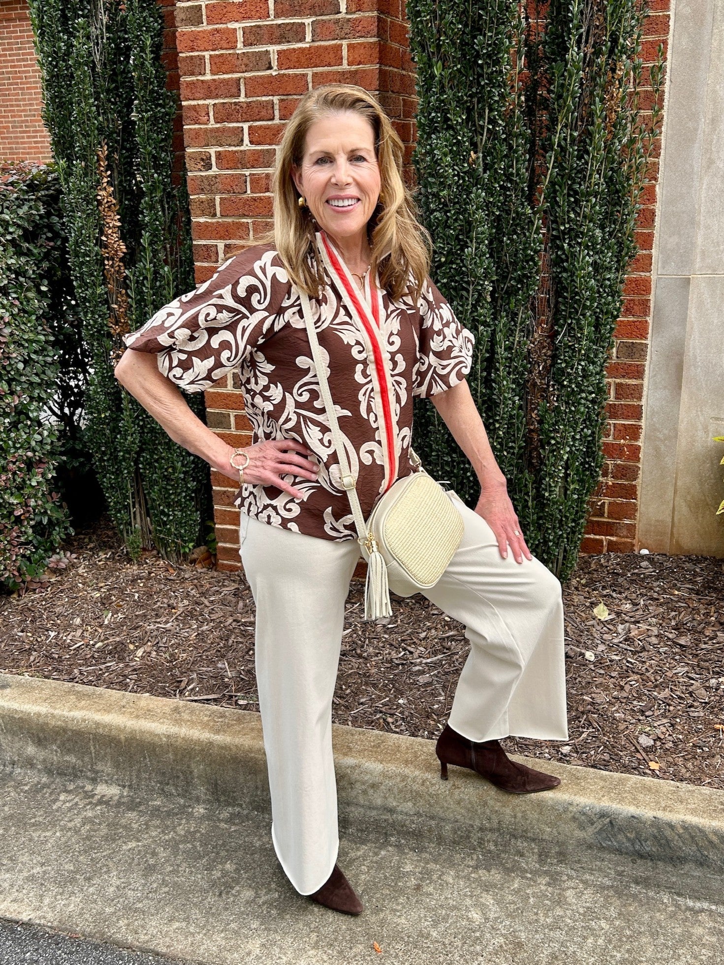 Short Sleeve Ornate Design Top w/ Contrasting V-Neckline