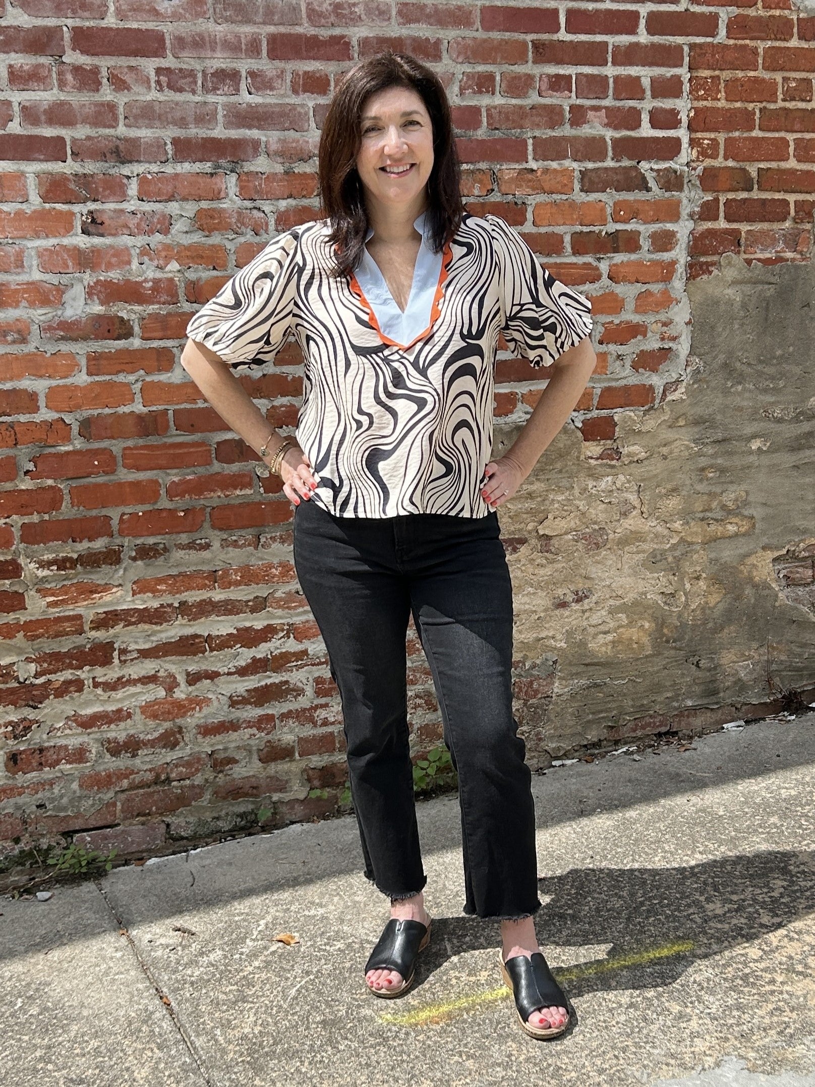 Puff Sleeve Print Top w/ Contrasting V-Neck