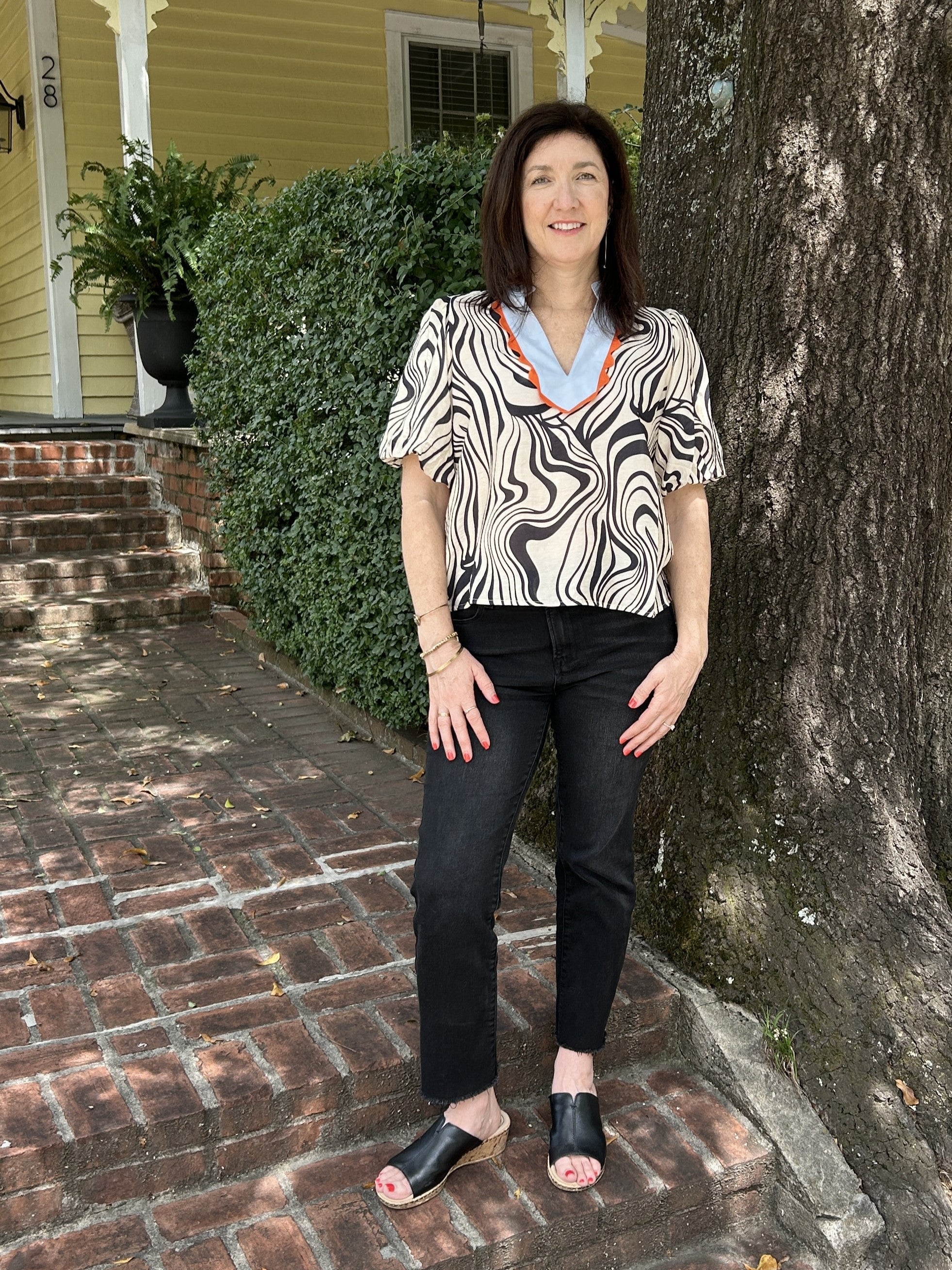 Puff Sleeve Print Top w/ Contrasting V-Neck