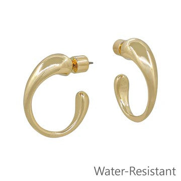 These striking gold curved hoops deliver contemporary elegance with a water-resistant finish that keeps them looking pristine through daily wear. The modern arc design creates a sophisticated silhouette, while the lustrous gold tone adds warmth. Durable and designed to withstand moisture, they're an investment piece that works as hard as you do.

Size: 1" Hoop