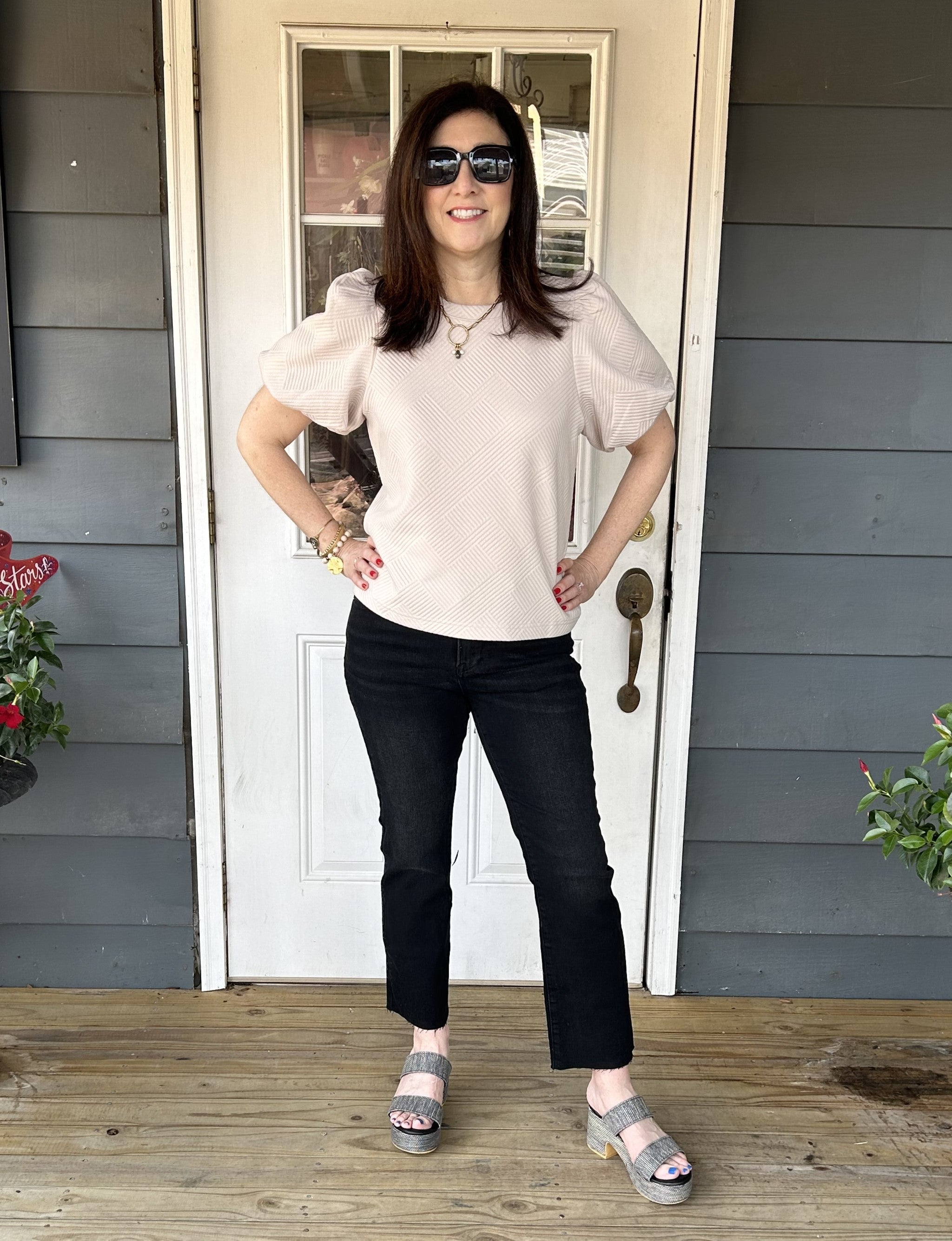 These Mid-Rise Ankle Boot Cut Jeans are the closet staple you need! Their mid-rise fit and black hue is timeless and flattering, and the ankle boot cut creates a sophisticated, polished look.  Material: 98% Cotton / 2% Spandex   Care Instructions: Turn inside out, machine wash cold, tumble dry low