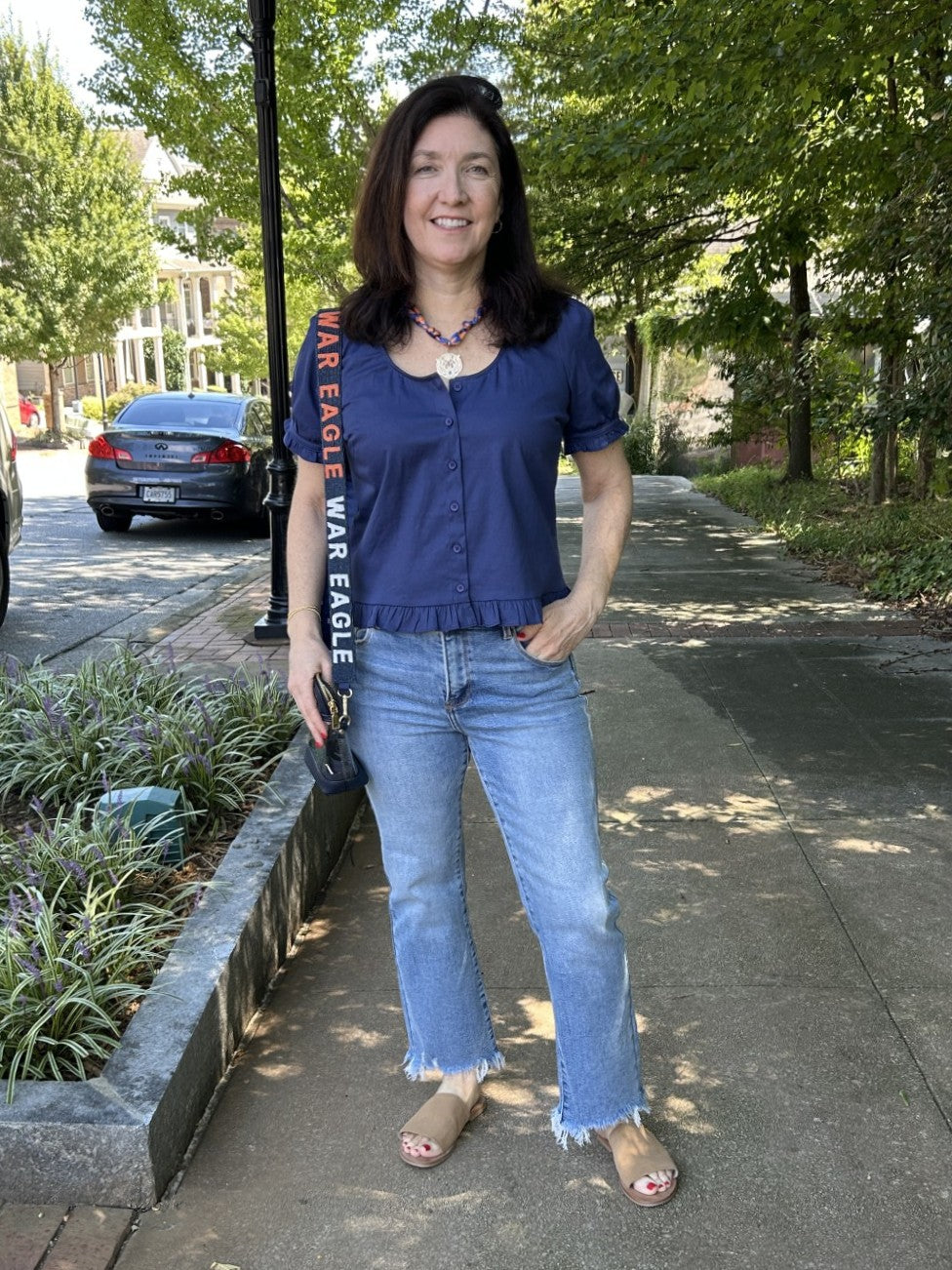 These medium denim jeans feature a high-rise fit with a trendy cropped, straight-leg silhouette. The frayed hem adds a stylish edge, making them perfect for seamless transition into fall wardrobes. Combining comfort and fashion, they offer a flattering shape that pairs effortlessly with seasonal layers.

Material: 93% Cotton / 5% Polyester / 2% Spandex

Care Instructions: Machine wash cold, hang to dry