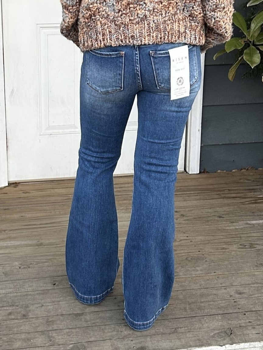 Low Rise-Flare Jeans - Dark