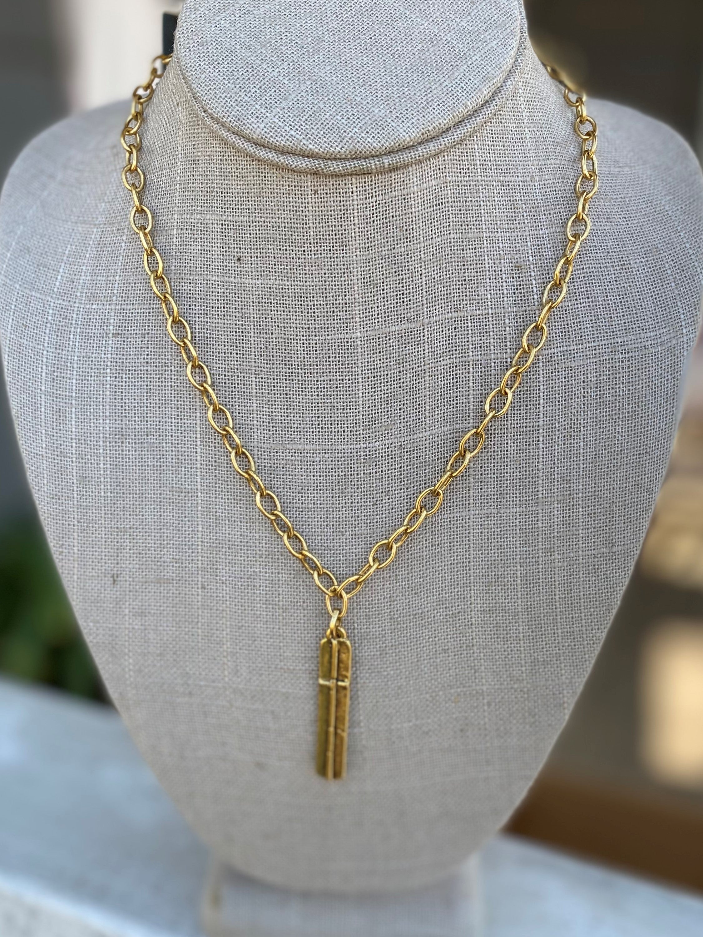 Short Necklace with Rectangle Cross