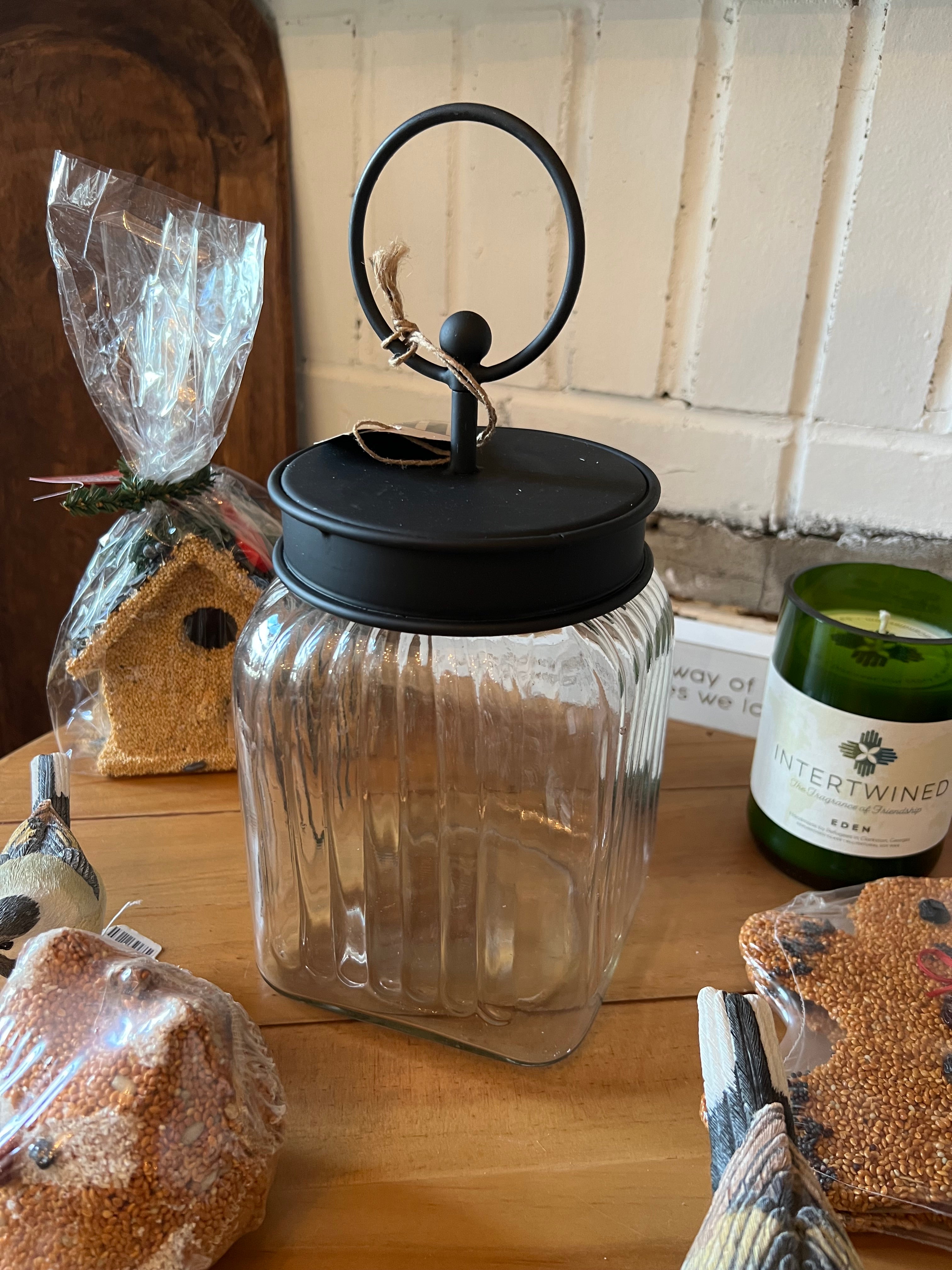 This Black Ridged Glass Jar is a great way to store and display your treats or candies. It stands 12" tall with a base of 5" x 5", making it a great addition to any tabletop. Plus, you can buy other finials to spruce up the look. Buy today to enjoy the classic design and versatile functionality.
