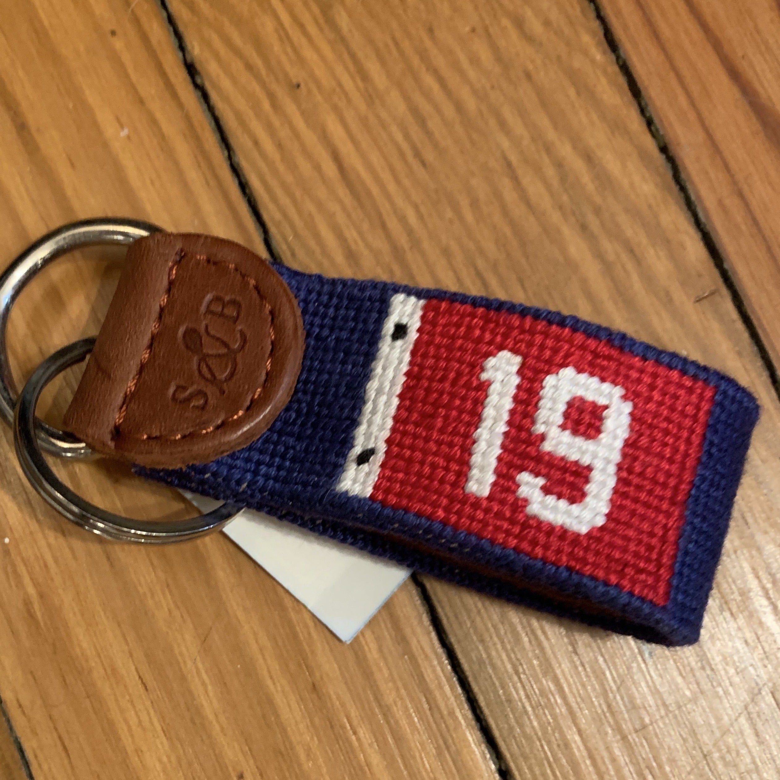 19th hole smathers and branson key chain