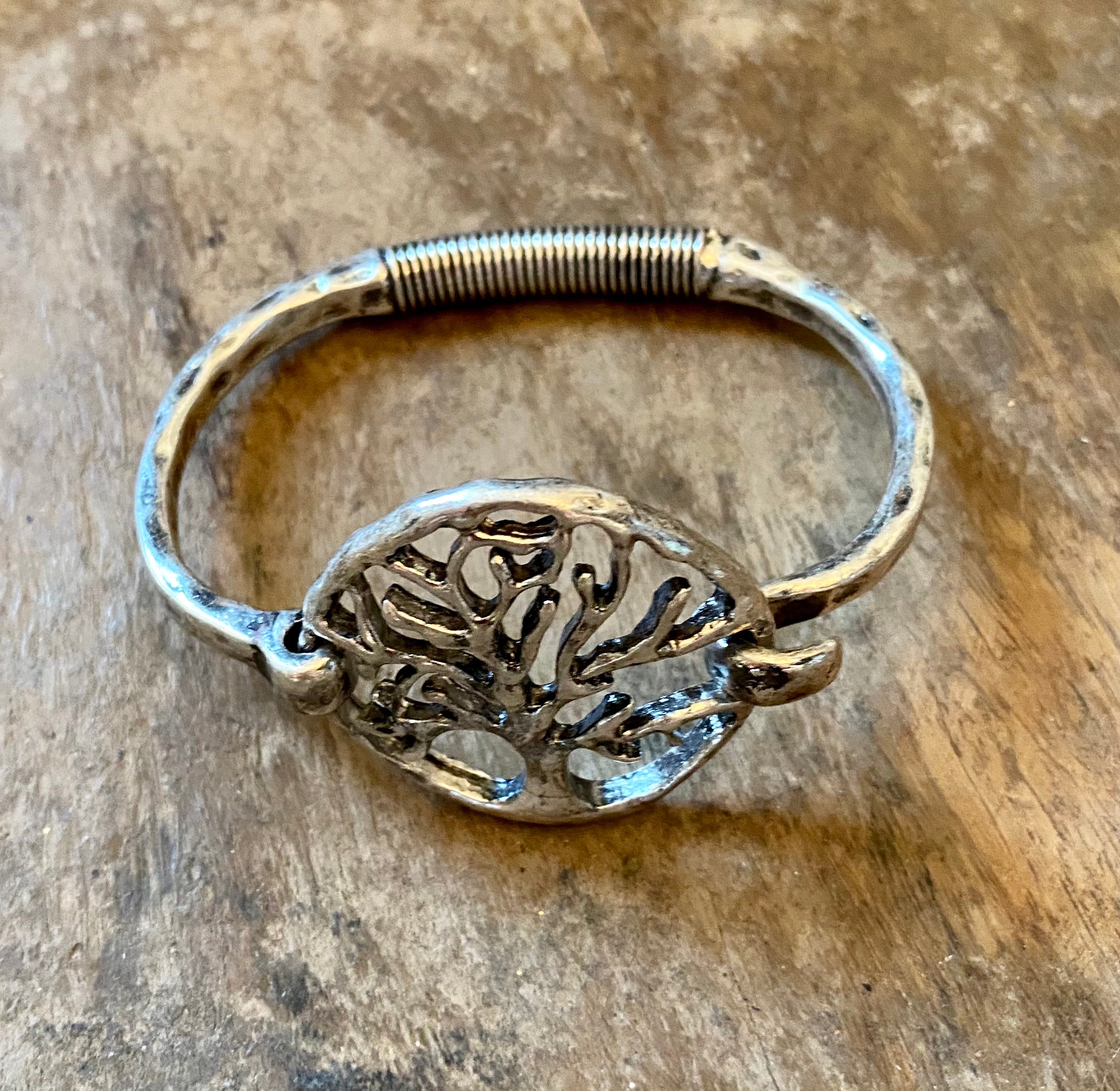 Metal Hinged Bracelet'