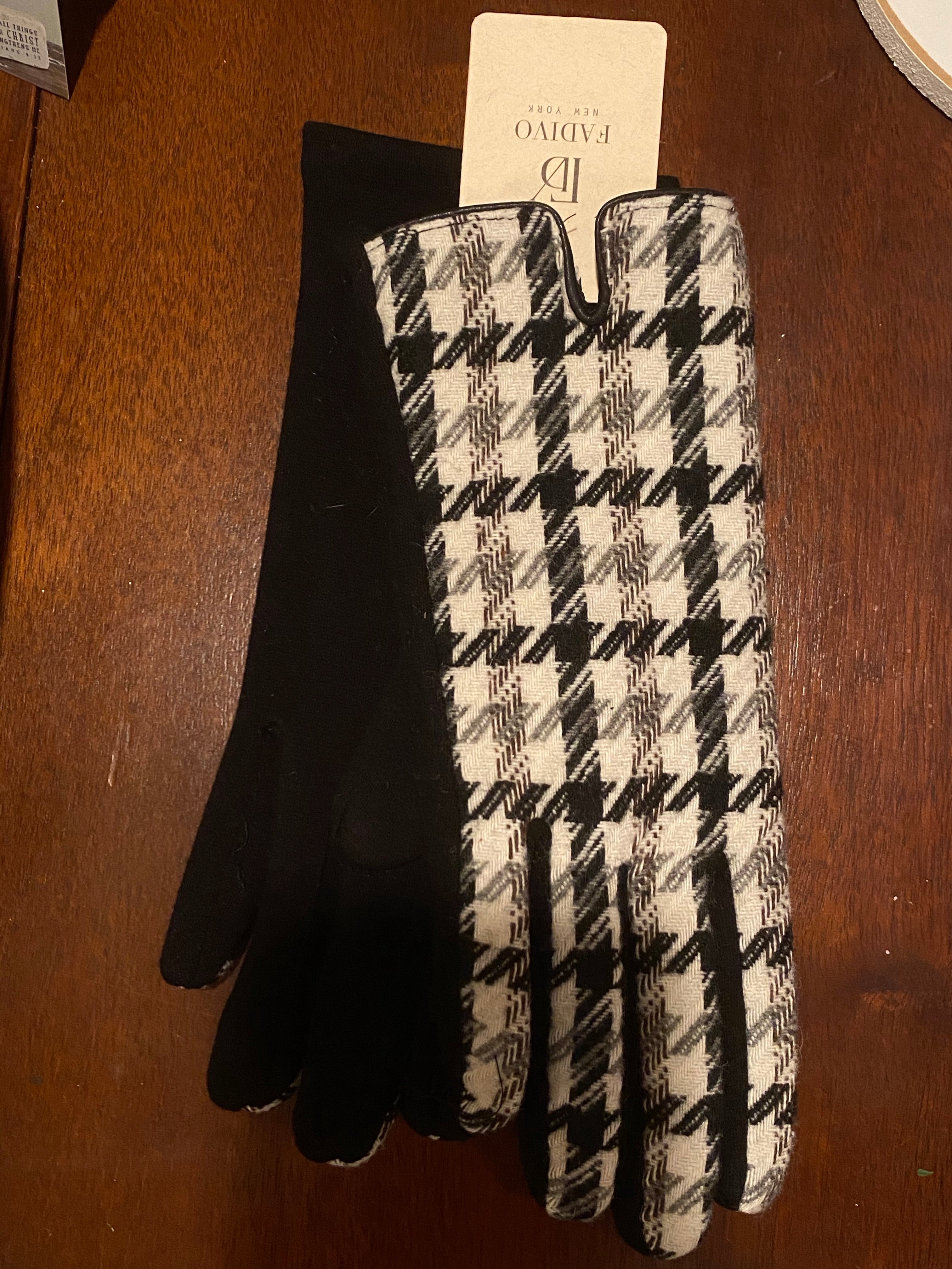 Gloves with Touch Screen Functionality- Hounds Tooth Plaid